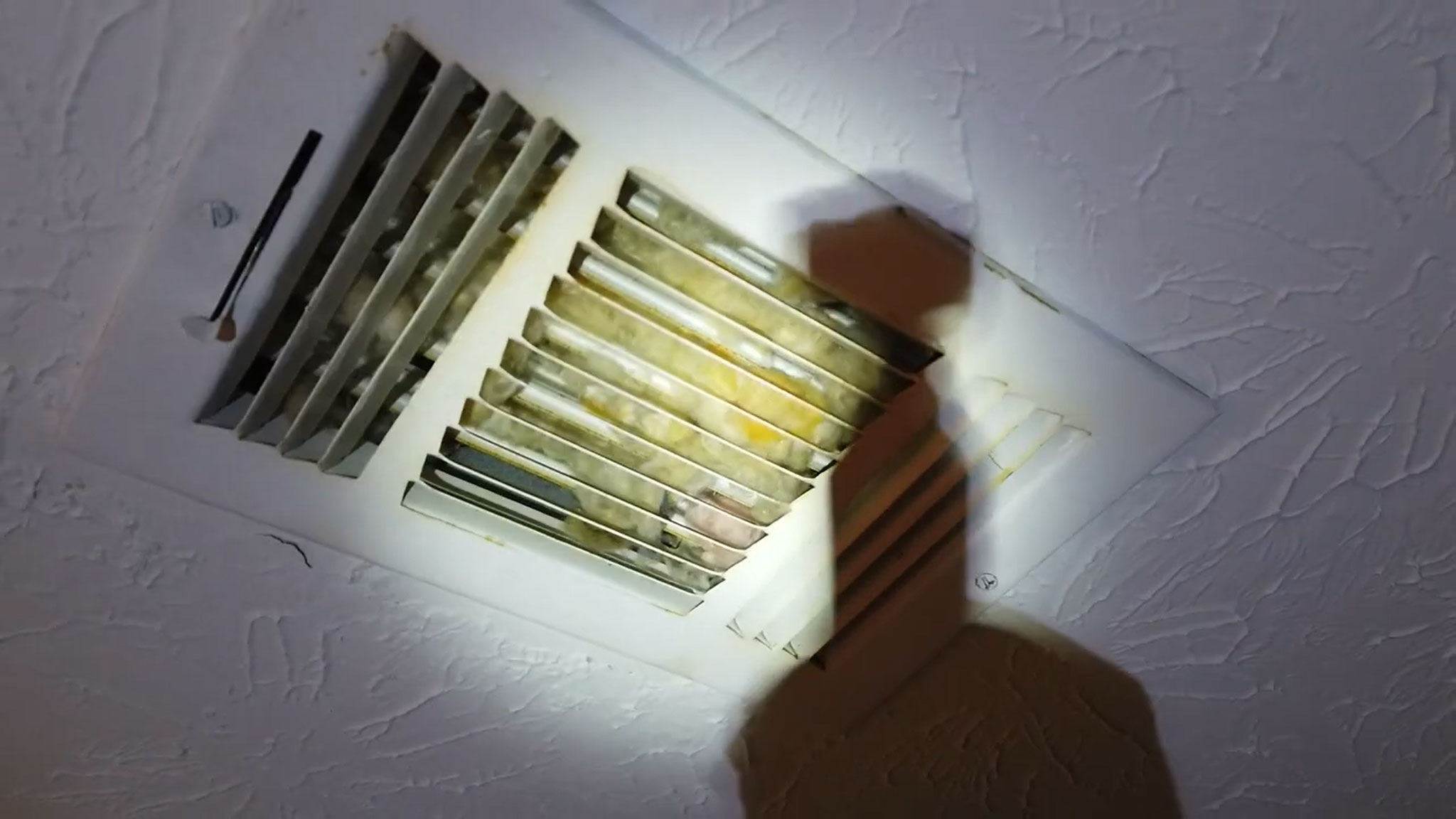 你有多久没有清理你家中央空调管道？